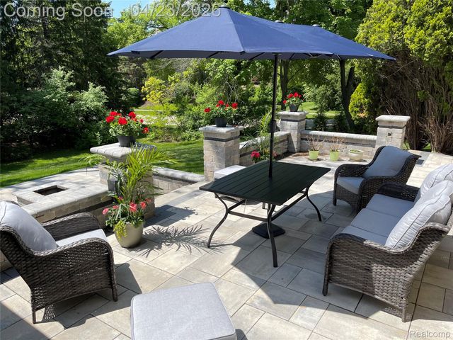 2795 Homewood Drive, Troy, MI 48098