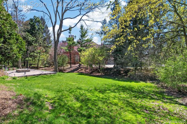 2795 Homewood Drive, Troy, MI 48098