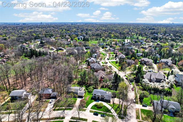 2795 Homewood Drive, Troy, MI 48098