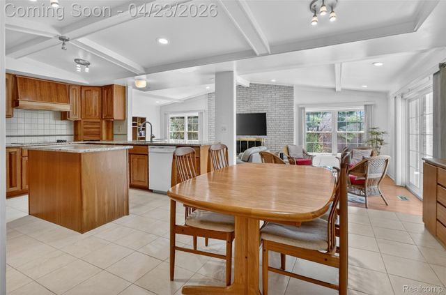 2795 Homewood Drive, Troy, MI 48098