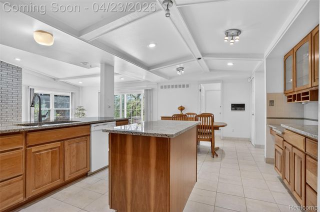 2795 Homewood Drive, Troy, MI 48098