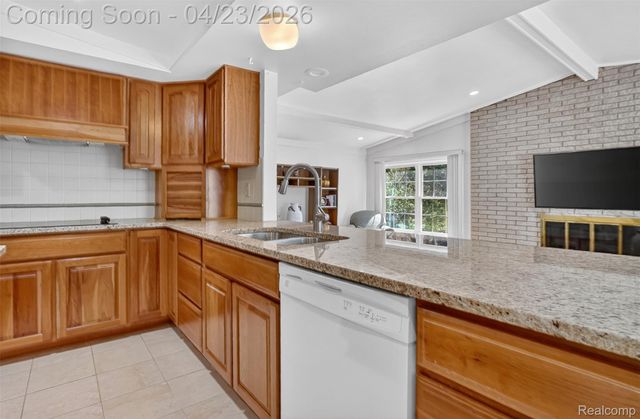 2795 Homewood Drive, Troy, MI 48098