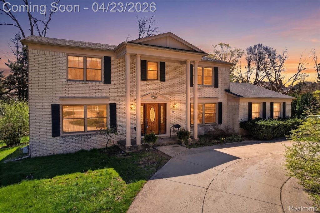 2795 Homewood Drive, Troy, MI 48098