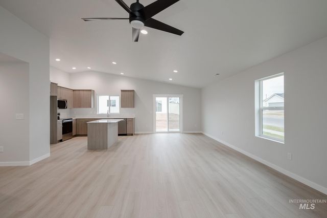 5384 S Desert Cactus Ave, Meridian, ID 83642