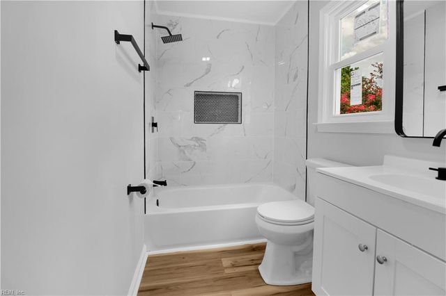 952 Red Oak CIR, Newport News, VA 23608