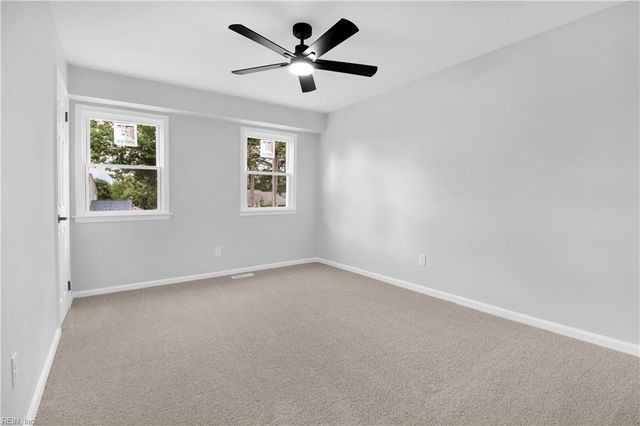 952 Red Oak CIR, Newport News, VA 23608