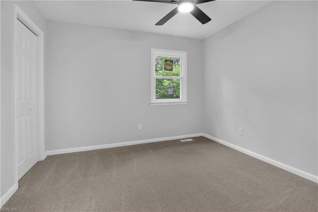 952 Red Oak CIR, Newport News, VA 23608