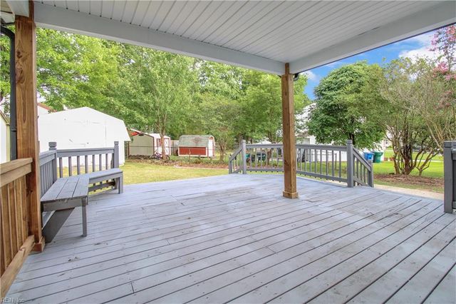 952 Red Oak CIR, Newport News, VA 23608
