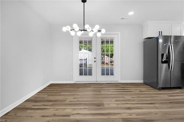 952 Red Oak CIR, Newport News, VA 23608