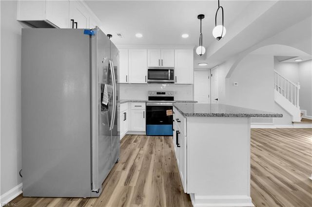 952 Red Oak CIR, Newport News, VA 23608