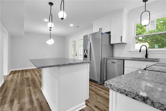 952 Red Oak CIR, Newport News, VA 23608