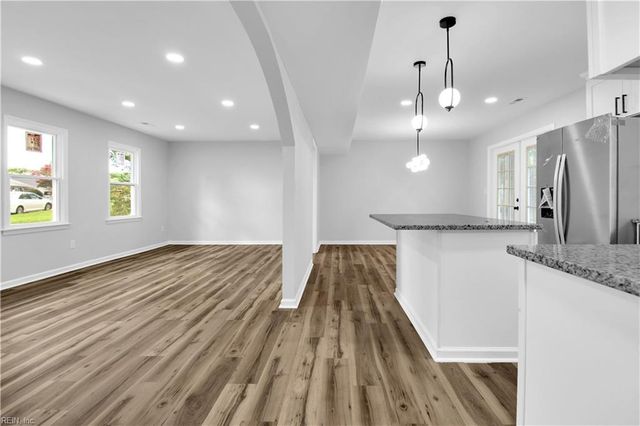 952 Red Oak CIR, Newport News, VA 23608