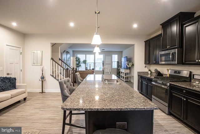 7821 COVE POINT DR, Manassas, VA 20109