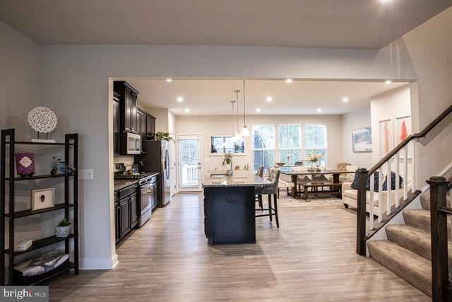 7821 COVE POINT DR, Manassas, VA 20109