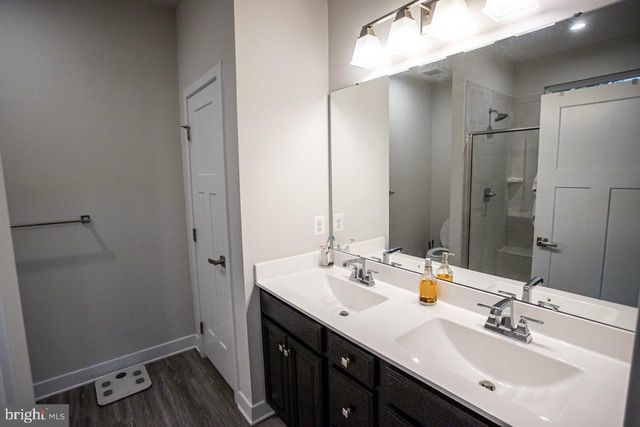7821 COVE POINT DR, Manassas, VA 20109