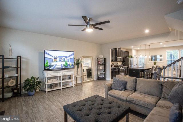 7821 COVE POINT DR, Manassas, VA 20109
