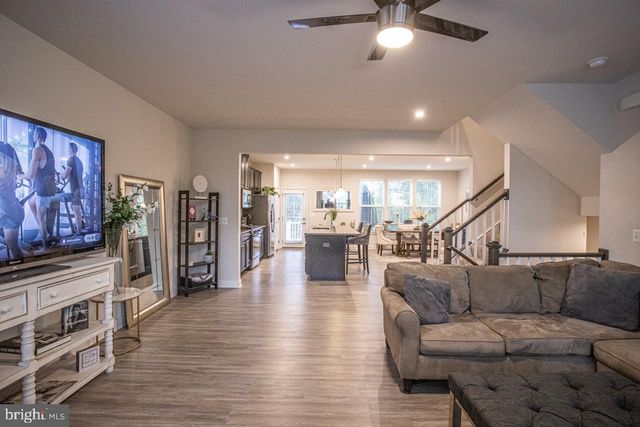 7821 COVE POINT DR, Manassas, VA 20109