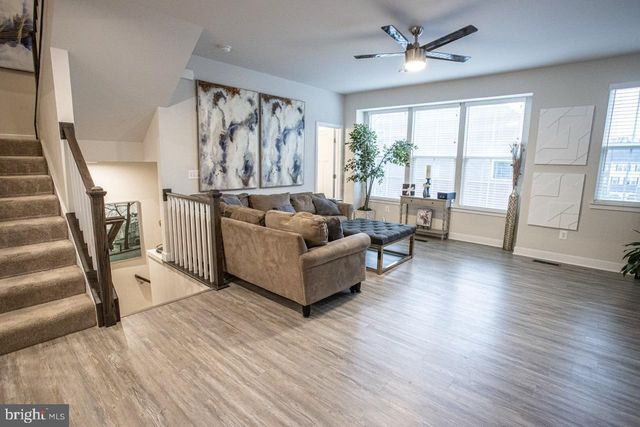 7821 COVE POINT DR, Manassas, VA 20109