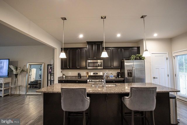7821 COVE POINT DR, Manassas, VA 20109
