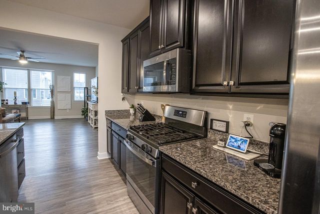 7821 COVE POINT DR, Manassas, VA 20109
