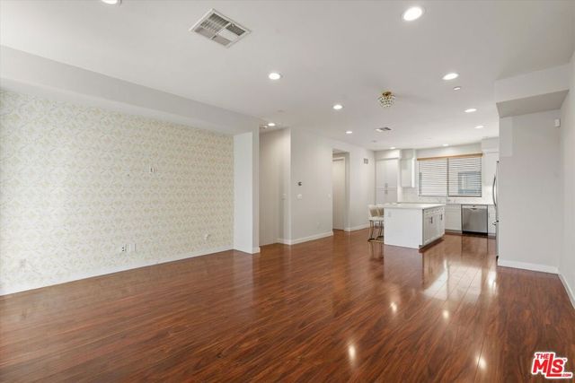 13225 Victory Boulevard, Van Nuys, CA 91401