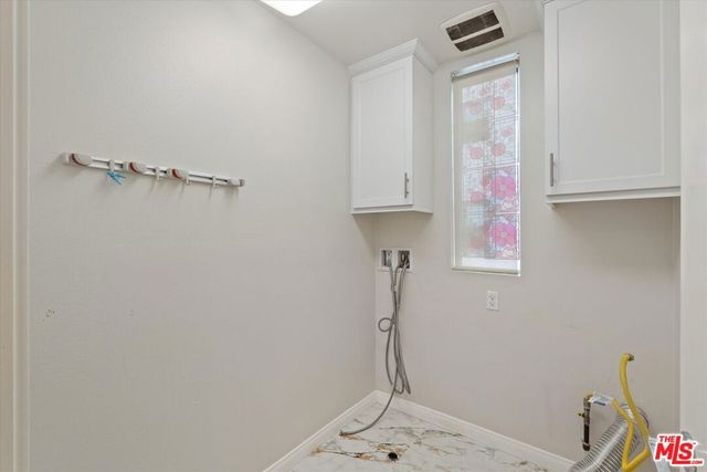 13225 Victory Boulevard, Van Nuys, CA 91401