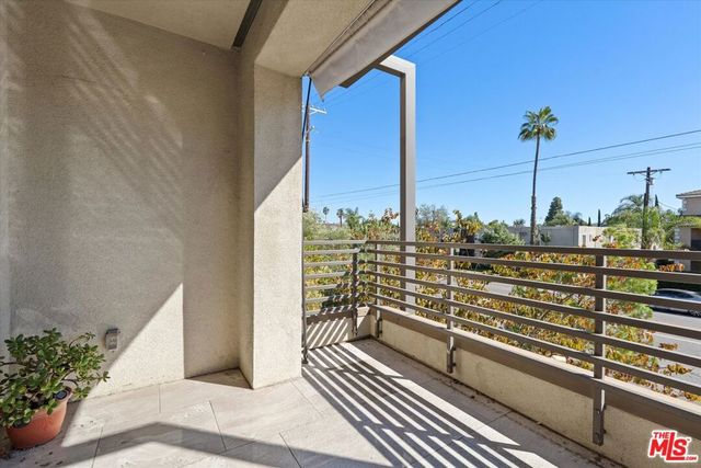 13225 Victory Boulevard, Van Nuys, CA 91401