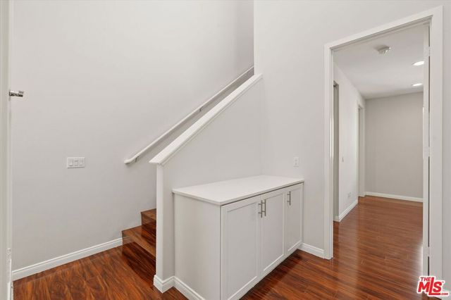 13225 Victory Boulevard, Van Nuys, CA 91401