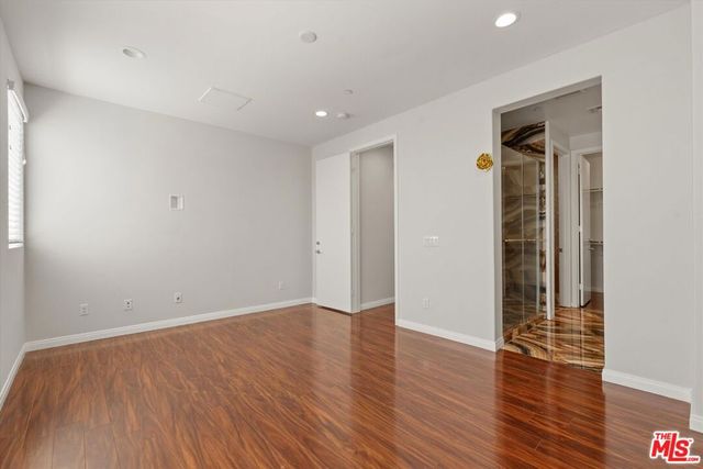 13225 Victory Boulevard, Van Nuys, CA 91401