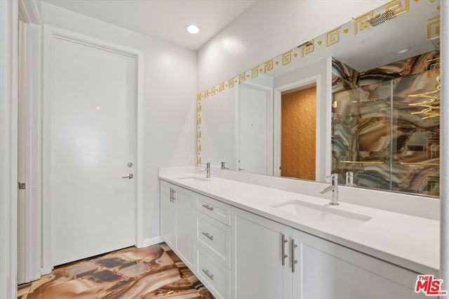 13225 Victory Boulevard, Van Nuys, CA 91401