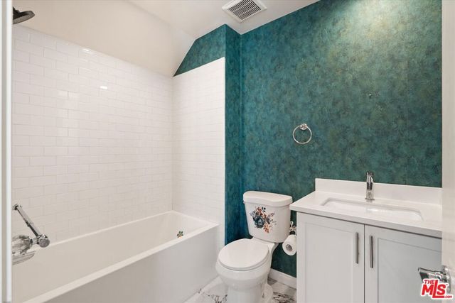 13225 Victory Boulevard, Van Nuys, CA 91401