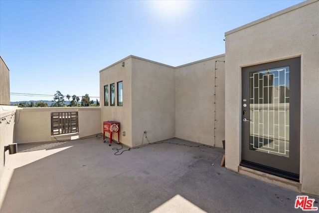 13225 Victory Boulevard, Van Nuys, CA 91401