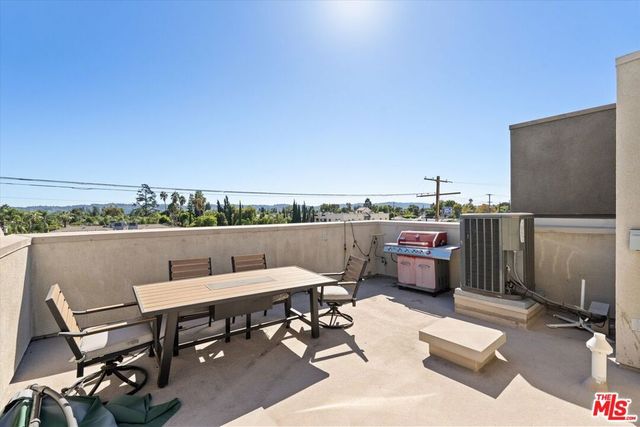 13225 Victory Boulevard, Van Nuys, CA 91401