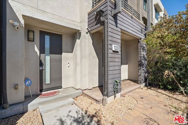 13225 Victory Boulevard, Van Nuys, CA 91401