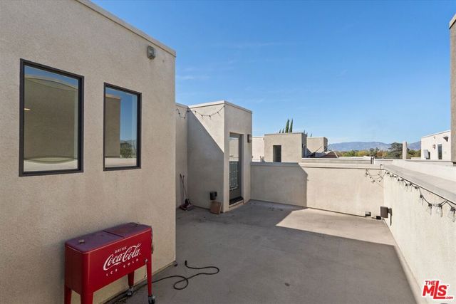 13225 Victory Boulevard, Van Nuys, CA 91401