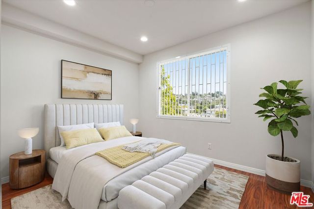 13225 Victory Boulevard, Van Nuys, CA 91401
