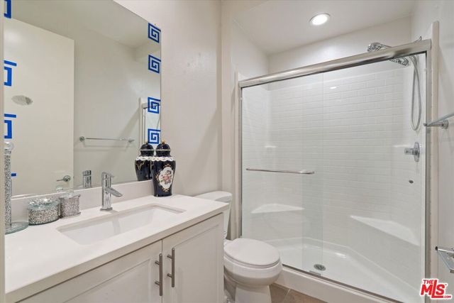 13225 Victory Boulevard, Van Nuys, CA 91401