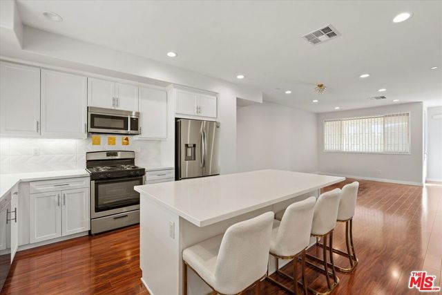 13225 Victory Boulevard, Van Nuys, CA 91401