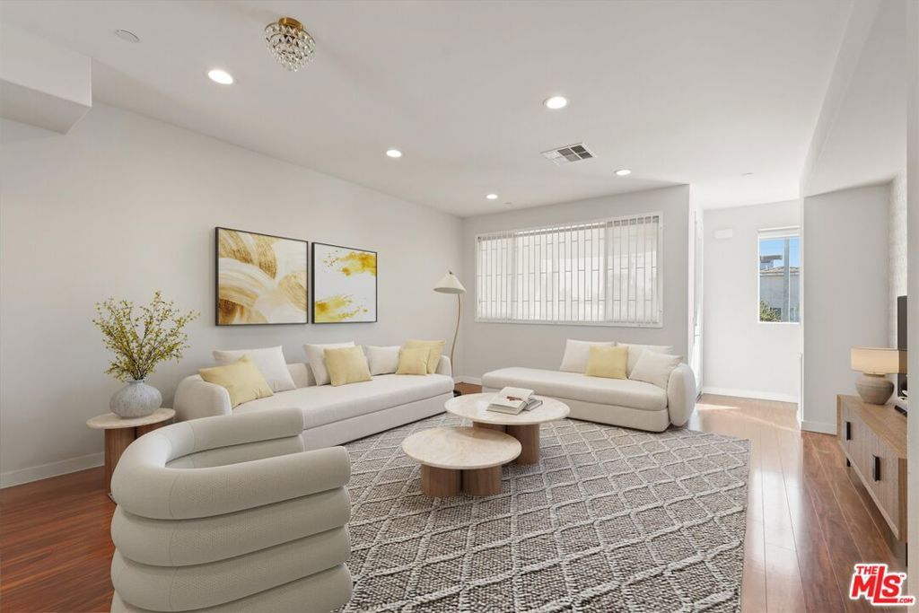 13225 Victory Boulevard, Van Nuys, CA 91401
