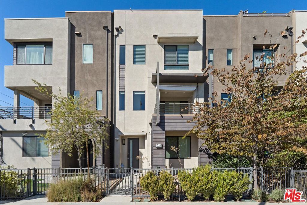 13225 Victory Boulevard, Van Nuys, CA 91401 — photo 2