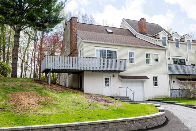 33 Upper Lane, Millbrook, NY 12545