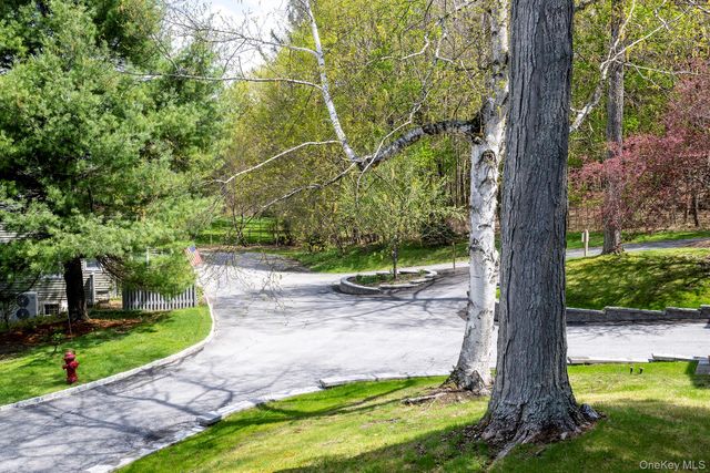 33 Upper Lane, Millbrook, NY 12545