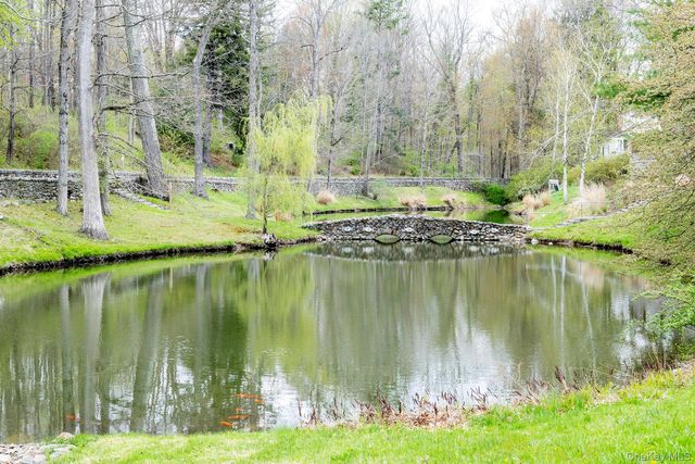 33 Upper Lane, Millbrook, NY 12545