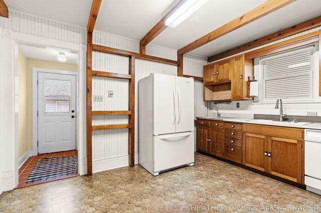 1755 South Shore Drive, Park Twp, MI 49423