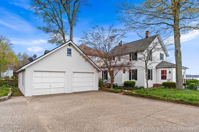 1755 South Shore Drive, Park Twp, MI 49423