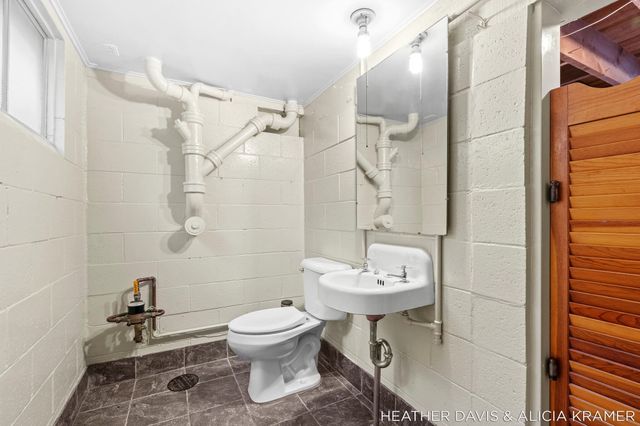 1755 South Shore Drive, Park Twp, MI 49423