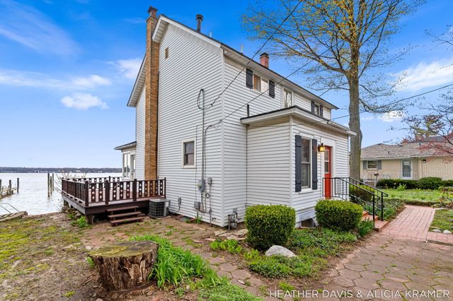 1755 South Shore Drive, Park Twp, MI 49423
