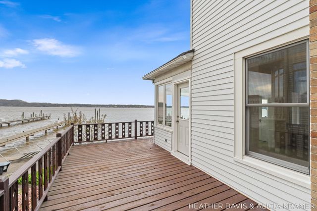 1755 South Shore Drive, Park Twp, MI 49423