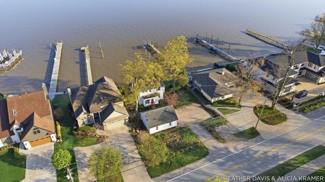 1755 South Shore Drive, Park Twp, MI 49423