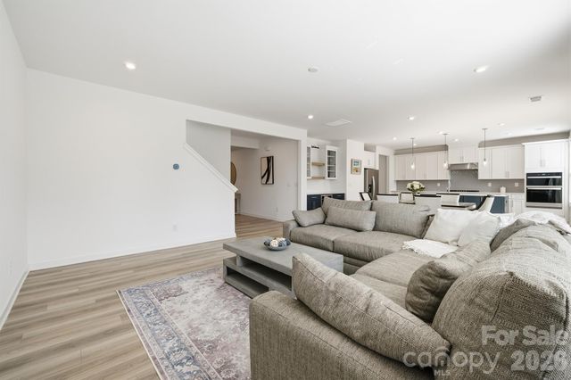 6018 Valehaven Place, Charlotte, NC 28269